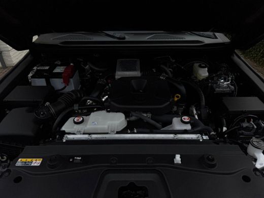 Toyota Land Cruiser 2.8 D-4D Standard Roof Window Van Professional ActivLease financial lease