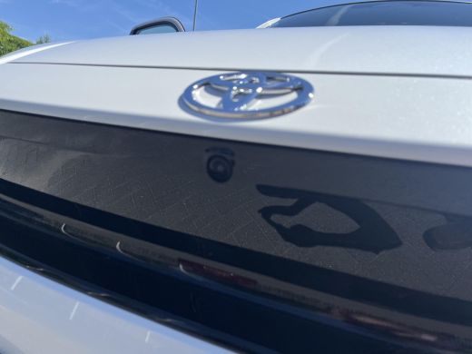 Toyota Urban Cruiser Executive 61 kWh | 360 Graden camera | Apple CarPlay/Android auto | Panoramadak ActivLease financial lease