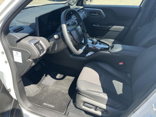 Toyota Urban Cruiser Executive 61 kWh | 360 Graden camera | Apple CarPlay/Android auto | Panoramadak ActivLease financial lease
