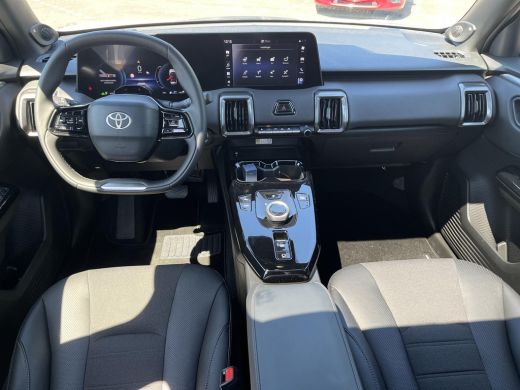Toyota Urban Cruiser Executive 61 kWh | 360 Graden camera | Apple CarPlay/Android auto | Panoramadak ActivLease financial lease