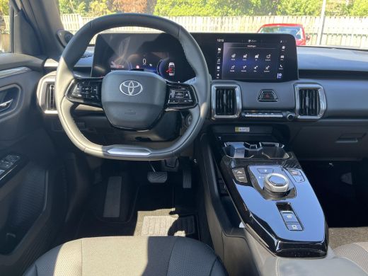 Toyota Urban Cruiser Executive 61 kWh | 360 Graden camera | Apple CarPlay/Android auto | Panoramadak ActivLease financial lease