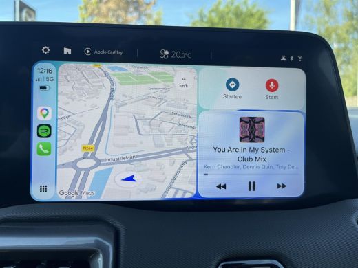 Toyota Urban Cruiser Executive 61 kWh | 360 Graden camera | Apple CarPlay/Android auto | Panoramadak ActivLease financial lease