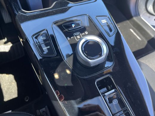 Toyota Urban Cruiser Executive 61 kWh | 360 Graden camera | Apple CarPlay/Android auto | Panoramadak ActivLease financial lease