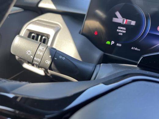 Toyota Urban Cruiser Executive 61 kWh | 360 Graden camera | Apple CarPlay/Android auto | Panoramadak ActivLease financial lease