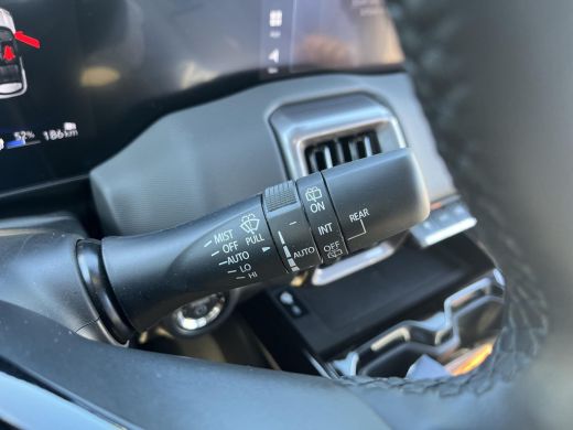 Toyota Urban Cruiser Executive 61 kWh | 360 Graden camera | Apple CarPlay/Android auto | Panoramadak ActivLease financial lease