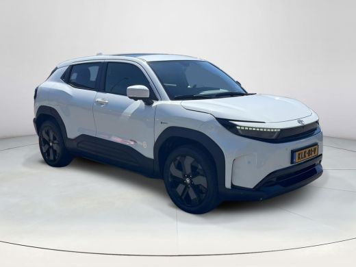 Toyota Urban Cruiser Executive 61 kWh | 360 Graden camera | Apple CarPlay/Android auto | Panoramadak ActivLease financial lease
