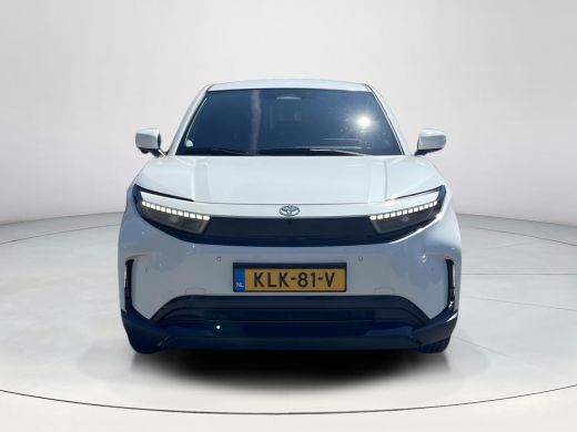 Toyota Urban Cruiser Executive 61 kWh | 360 Graden camera | Apple CarPlay/Android auto | Panoramadak ActivLease financial lease