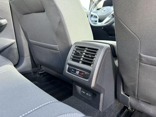 Volkswagen Golf 1.0 TSI 110pk Life | Camera | ACC | Lane | side assist ActivLease financial lease