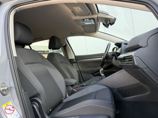 Volkswagen Golf 1.0 TSI 110pk Life | Camera | ACC | Lane | side assist ActivLease financial lease
