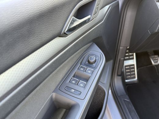 Volkswagen Golf 1.0 TSI 110pk Life | Camera | ACC | Lane | side assist ActivLease financial lease