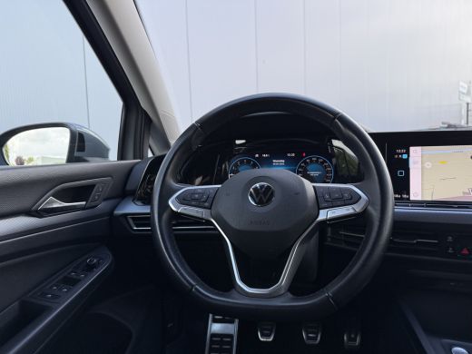 Volkswagen Golf 1.0 TSI 110pk Life | Camera | ACC | Lane | side assist ActivLease financial lease