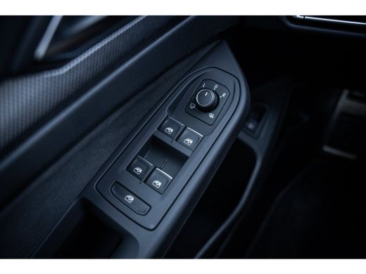 Volkswagen Golf 1.5 eHybrid GTE 272PK | Achteruitrijcamera | Lichtmetalen velgen 18" | Matrix LED koplampen ActivLease financial lease