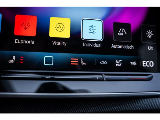 Volkswagen Golf 1.5 eHybrid GTE 272PK | Achteruitrijcamera | Lichtmetalen velgen 18" | Matrix LED koplampen ActivLease financial lease