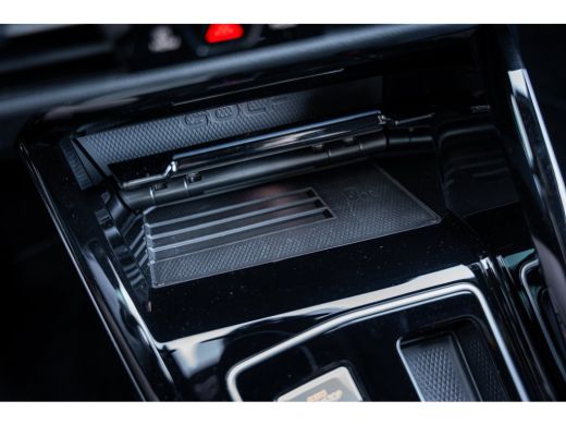 Volkswagen Golf 1.5 eHybrid GTE 272PK | Achteruitrijcamera | Lichtmetalen velgen 18" | Matrix LED koplampen ActivLease financial lease