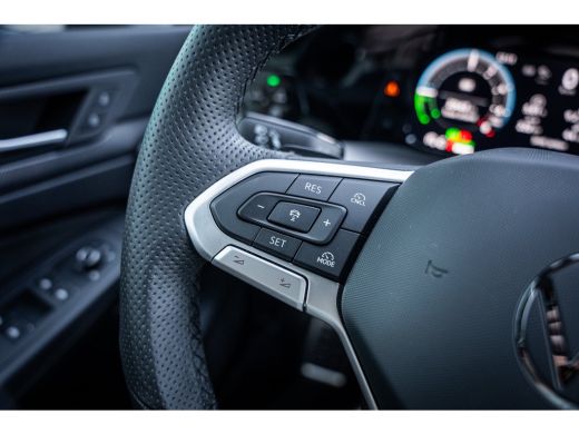 Volkswagen Golf 1.5 eHybrid GTE 272PK | Achteruitrijcamera | Lichtmetalen velgen 18" | Matrix LED koplampen ActivLease financial lease