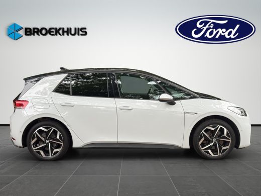Volkswagen ID.3 Pro Edition 204pk 58kWh | Trekhaak | Stoel/Stuur verwarming | Navi | 19"LMV ActivLease financial lease