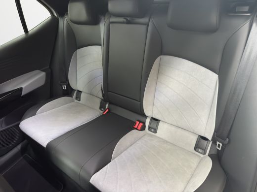 Volkswagen ID.3 Pro Edition 204pk 58kWh | Trekhaak | Stoel/Stuur verwarming | Navi | 19"LMV ActivLease financial lease