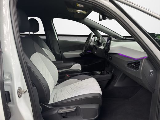 Volkswagen ID.3 Pro Edition 204pk 58kWh | Trekhaak | Stoel/Stuur verwarming | Navi | 19"LMV ActivLease financial lease