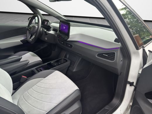 Volkswagen ID.3 Pro Edition 204pk 58kWh | Trekhaak | Stoel/Stuur verwarming | Navi | 19"LMV ActivLease financial lease