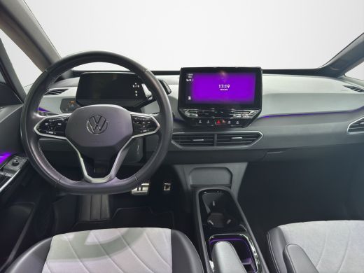 Volkswagen ID.3 Pro Edition 204pk 58kWh | Trekhaak | Stoel/Stuur verwarming | Navi | 19"LMV ActivLease financial lease