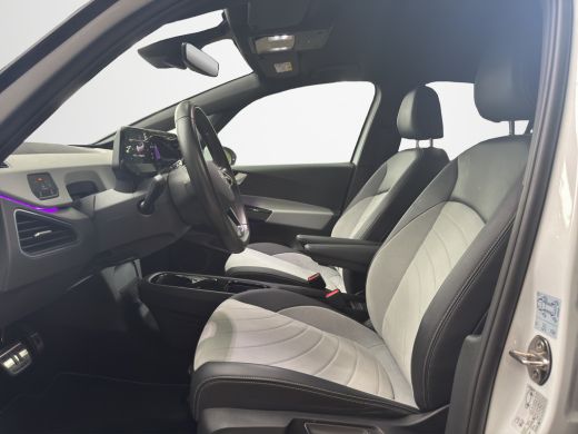 Volkswagen ID.3 Pro Edition 204pk 58kWh | Trekhaak | Stoel/Stuur verwarming | Navi | 19"LMV ActivLease financial lease