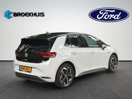 Volkswagen ID.3 Pro Edition 204pk 58kWh | Trekhaak | Stoel/Stuur verwarming | Navi | 19"LMV ActivLease financial lease