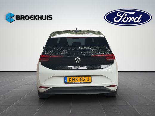 Volkswagen ID.3 Pro Edition 204pk 58kWh | Trekhaak | Stoel/Stuur verwarming | Navi | 19"LMV ActivLease financial lease