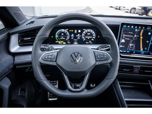 Volkswagen Tayron R-Line Edition | 'App-Connect' draadloze smartphone integratie | Automatische afstandsregeling (A... ActivLease financial lease