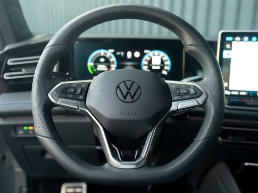 Volkswagen Tiguan 1.5 eHybrid R-Line Edition 272pk | Stoelgeheugen L&R | 360 Camera | Leder | Prijs Rijklaar!! ActivLease financial lease