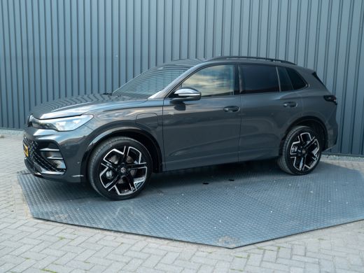 Volkswagen Tiguan 1.5 eHybrid R-Line Edition 272pk | Stoelgeheugen L&R | 360 Camera | Leder | Prijs Rijklaar!! ActivLease financial lease