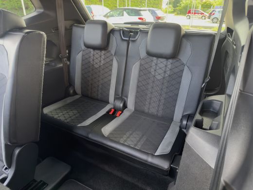 Volkswagen Tiguan Allspace 1.5 TSI AUT7 3X R-LINE 7PERS PANODAK NAVI CAMERA DIGI-DASH APPLE-CARPLAY HEAD-UP LED LMV PDC ActivLease financial lease