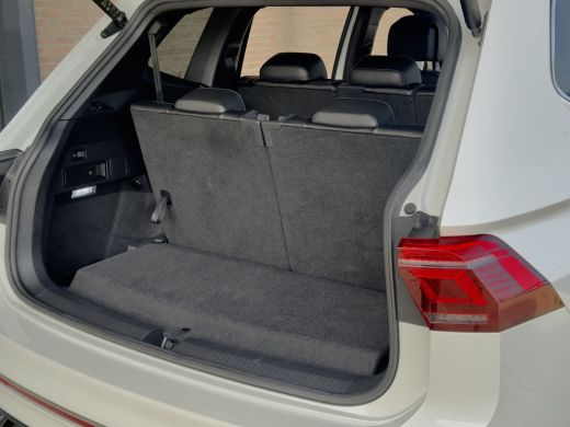 Volkswagen Tiguan Allspace 1.5 TSI AUT7 3X R-LINE 7PERS PANODAK NAVI CAMERA DIGI-DASH APPLE-CARPLAY HEAD-UP LED LMV PDC ActivLease financial lease