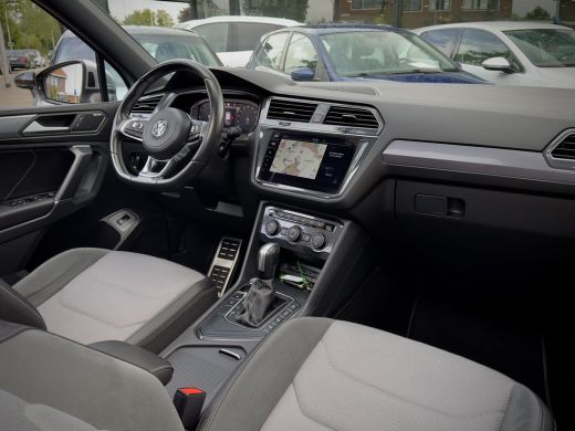 Volkswagen Tiguan Allspace 1.5 TSI AUT7 3x R-LINE 7PERS PANODAK 20 INCH-LMV NAVI CAMERA DIGI-DASH APPLE-CARPLAY LED PDC ActivLease financial lease