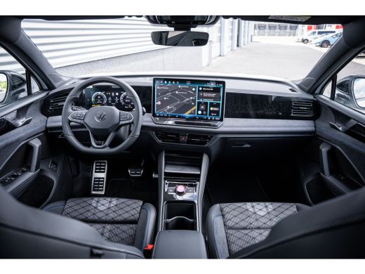 Volkswagen Tiguan R-Line Edition - eHybrid | 'App-Connect' draadloze smartphone integratie | Automatische afstandsr... ActivLease financial lease