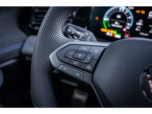 Volkswagen Tiguan R-Line Edition - eHybrid | 'App-Connect' draadloze smartphone integratie | Automatische afstandsr... ActivLease financial lease