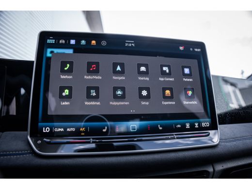 Volkswagen Tiguan R-Line Edition - eHybrid | 'App-Connect' draadloze smartphone integratie | Automatische afstandsr... ActivLease financial lease