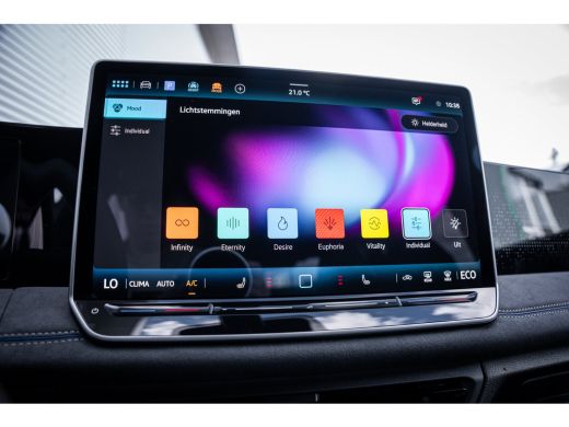 Volkswagen Tiguan R-Line Edition - eHybrid | 'App-Connect' draadloze smartphone integratie | Automatische afstandsr... ActivLease financial lease