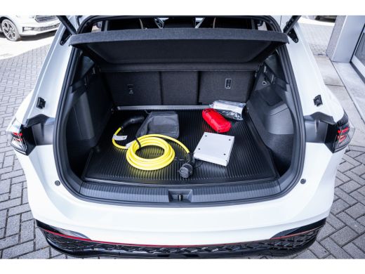 Volkswagen Tiguan R-Line Edition - eHybrid | 'App-Connect' draadloze smartphone integratie | Automatische afstandsr... ActivLease financial lease