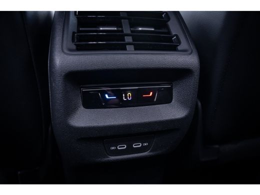 Volkswagen Tiguan R-Line Edition - eHybrid | 'App-Connect' draadloze smartphone integratie | Automatische afstandsr... ActivLease financial lease