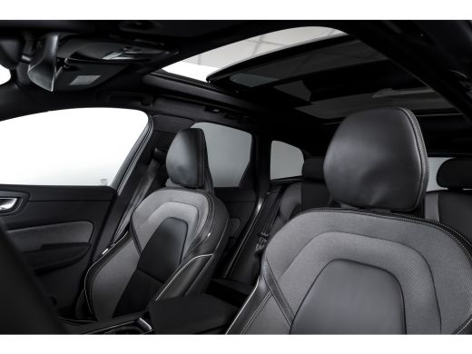 Volvo  XC60 2.0 T8 Plug-in hybrid AWD Plus Black Edition | S/K Panodak | Elek. Trekhaak | 360 Camera | Head-U... ActivLease financial lease