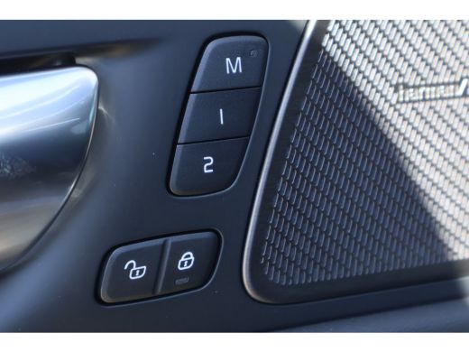 Volvo  XC60 T6 Plus Black Edition Recharge Plug-In Hybrid AWD | Harman Kardon | Head Up Display | BLIS | Trek... ActivLease financial lease