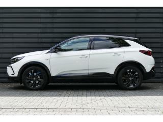 Opel Grandland 1.2 TURBO 130PK GS LINE AUTOMAAT / CAMERA / 18" LMV / LED / STUUR-STOELVERWARMING / NAVI / CLIMA ...