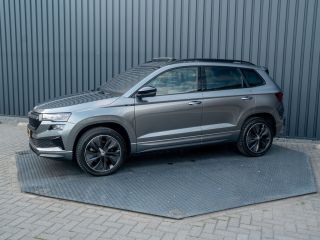 Skoda Karoq 1.5 TSI ACT Sportline Business | Panodak | Trekhaak wegkl. | Stoel geheugen | Leder | Prijs Rijkl...