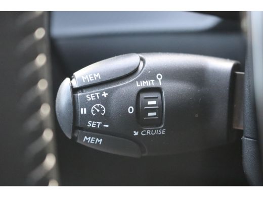 Peugeot 208 1.2 PureT. 100PK Allure Carplay-android/Parkeerhulp/Cruise-control ActivLease financial lease