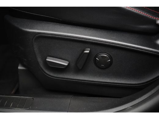Ford Kuga Plug-In Hybrid ST-Line X | Black-Pack | Panoramadak | AGR-stoelen | Head-up | Adaptive cruise. | ... ActivLease financial lease