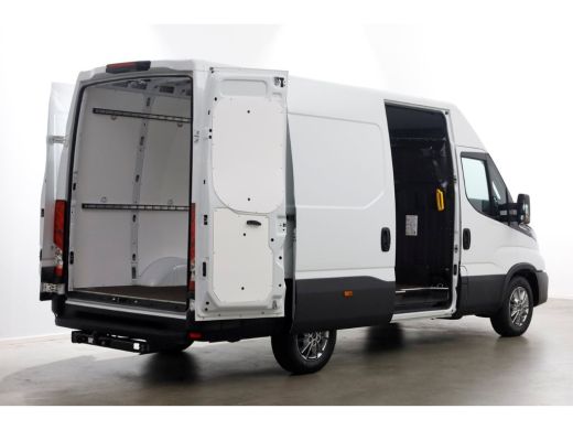 Iveco Daily 35S21 3.0 210pk L2H2 HiMatic Automaat LED/Airco/Trekhaak 3500kg NIEUW 11-2024 ActivLease financial lease