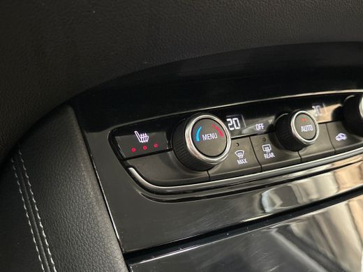 Opel Grandland X 1.2 Turbo Sport Automaat (APPLE CARPLAY, GROOT NAVI, CLIMATE, STUUR/STOELVERWARMING, SPORTSTOELEN... ActivLease financial lease