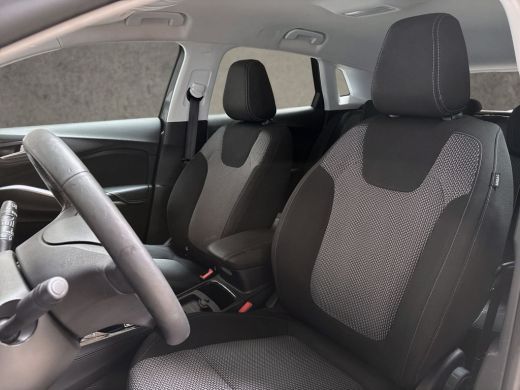 Opel Grandland X 1.2 Turbo Sport Automaat (APPLE CARPLAY, GROOT NAVI, CLIMATE, STUUR/STOELVERWARMING, SPORTSTOELEN... ActivLease financial lease