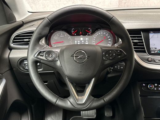 Opel Grandland X 1.2 Turbo Sport Automaat (APPLE CARPLAY, GROOT NAVI, CLIMATE, STUUR/STOELVERWARMING, SPORTSTOELEN... ActivLease financial lease