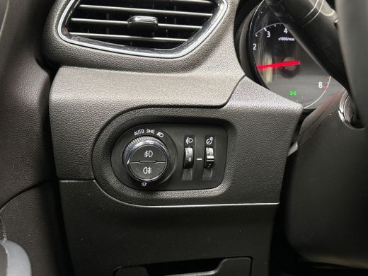 Opel Grandland X 1.2 Turbo Sport Automaat (APPLE CARPLAY, GROOT NAVI, CLIMATE, STUUR/STOELVERWARMING, SPORTSTOELEN... ActivLease financial lease